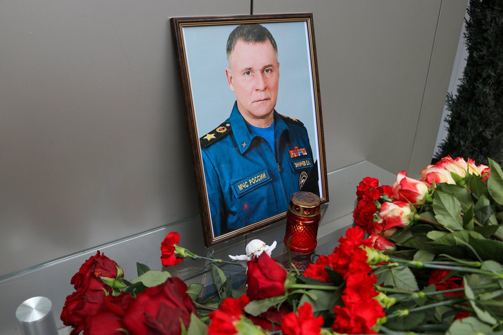 Стало известно, когда и где похоронят героически погибшего главу МЧС Евгения Зиничева