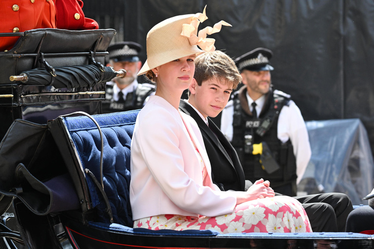 Первый день платинового юбилея королевы: Сассексы отдельно ото всех, Кембриджи — на коне