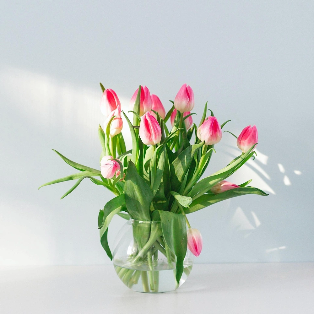 Цветочный шопинг: лучшие вазы для тюльпанов | Источник: Uljana Borodina/Unsplash