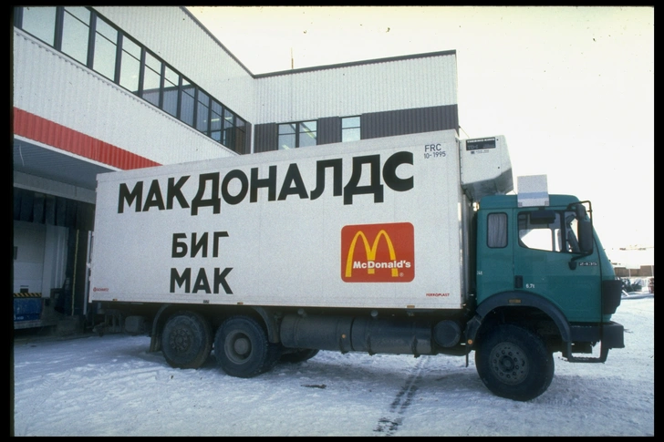 Наряжались, как в ресторан, а Биг Мак ели ножом и вилкой: как в СССР открывался первый Макдоналдс