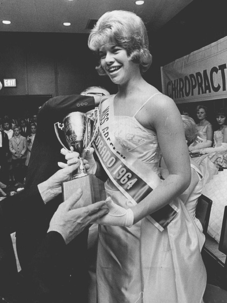 Необычные конкурсы красоты: Королева осанки 1964