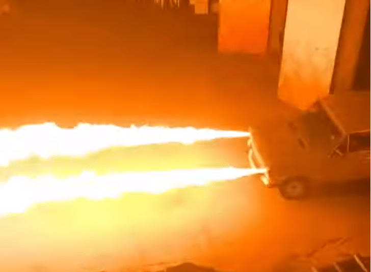 Краснодарский автомеханик превратил «шестерку» в огнемет (видео прилагается)