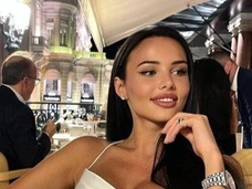 Анастасия Решетова оправдалась за квартиру в Дубае и езду на авто с украинскими номерами