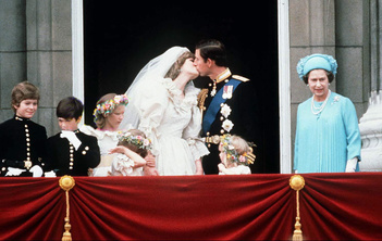 Чья фата и шлейф слухов были длиннее: сравниваем свадьбы принцессы Дианы и Елизаветы II