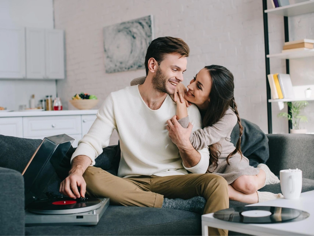 Забудьте о любви: 6 подарков, которые не стоит дарить в начале отношений | marieclaire.ru