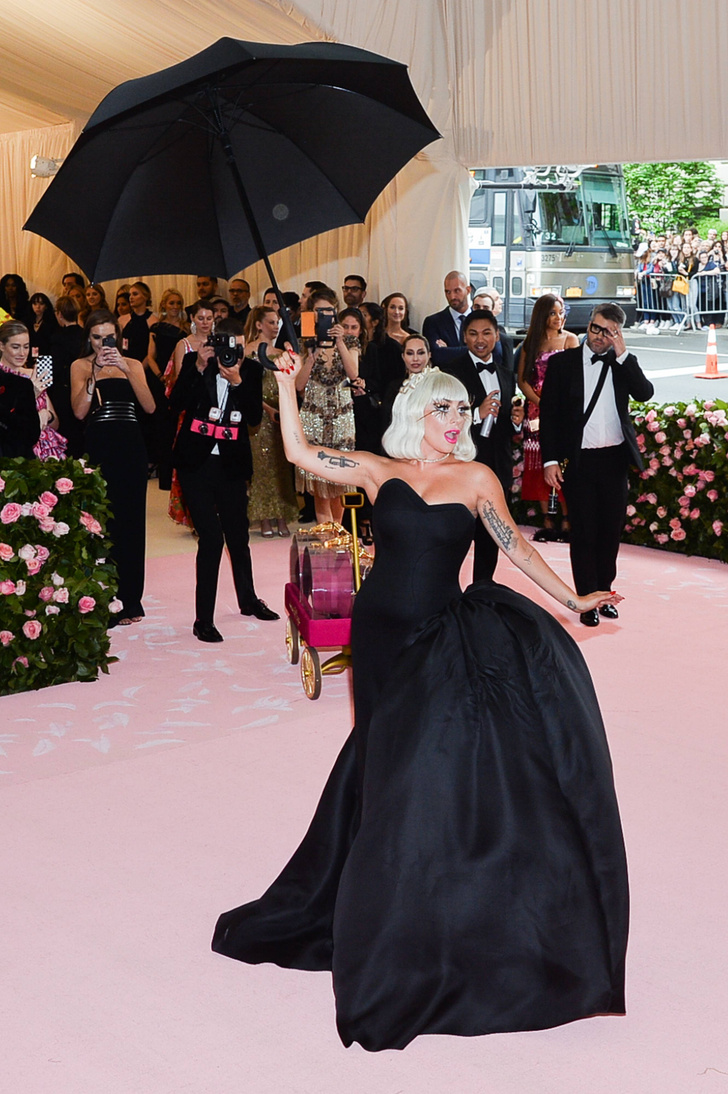 История Met Gala: самые знаменитые наряды бала Института костюма |  MARIECLAIRE