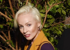 Жанна Эппле женила младшего сына