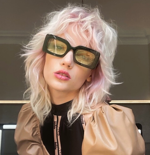 Твидовый блонд — самое модное окрашивание на лето и осень 2022
