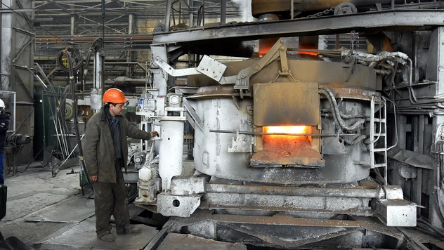 Что производил завод «Азовсталь»?