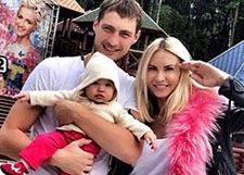 На Элину Камирен и Александра Задойнова совершено нападение
