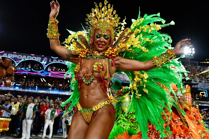 BDSM секс комикстері Елена Яковлеваның жалаңаш кискасы