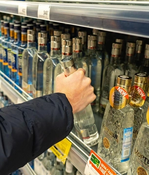 Депутаты предложили прятать алкоголь от покупателей