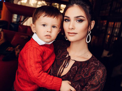 Через два месяца после рождения второго сына Анастасия Шубская позирует в одном лишь мини-жакете