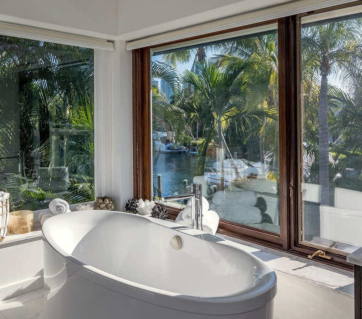Как выглядит дом Софи Тернер в Майами, который она продает за 15,5 млн. долларов