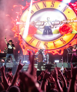 Guns N' Roses перепели легендарный хит AC/DC Back In Black — видео никого не оставит равнодушным