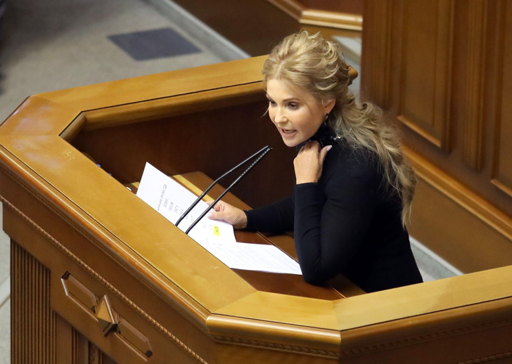 Фото №8 - Как непотопляемая Тимошенко сменила косу на локоны и появилась в политике вновь