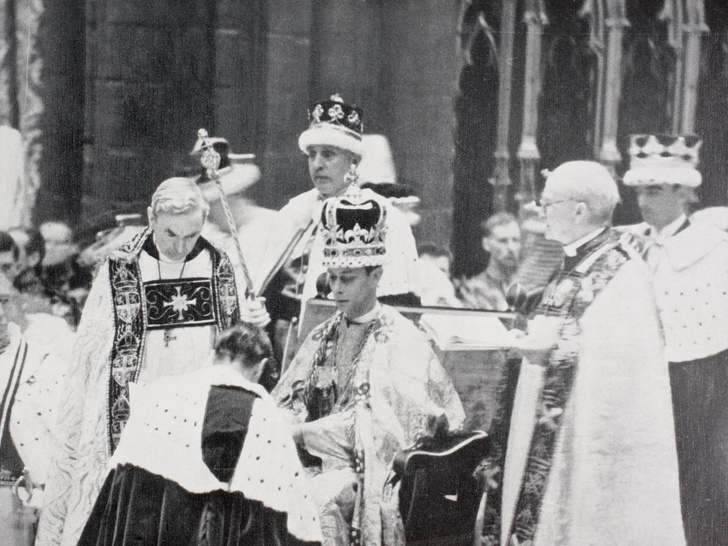 Целование рук и помазание: 7 самых странных ритуалов на коронации короля Карла III
