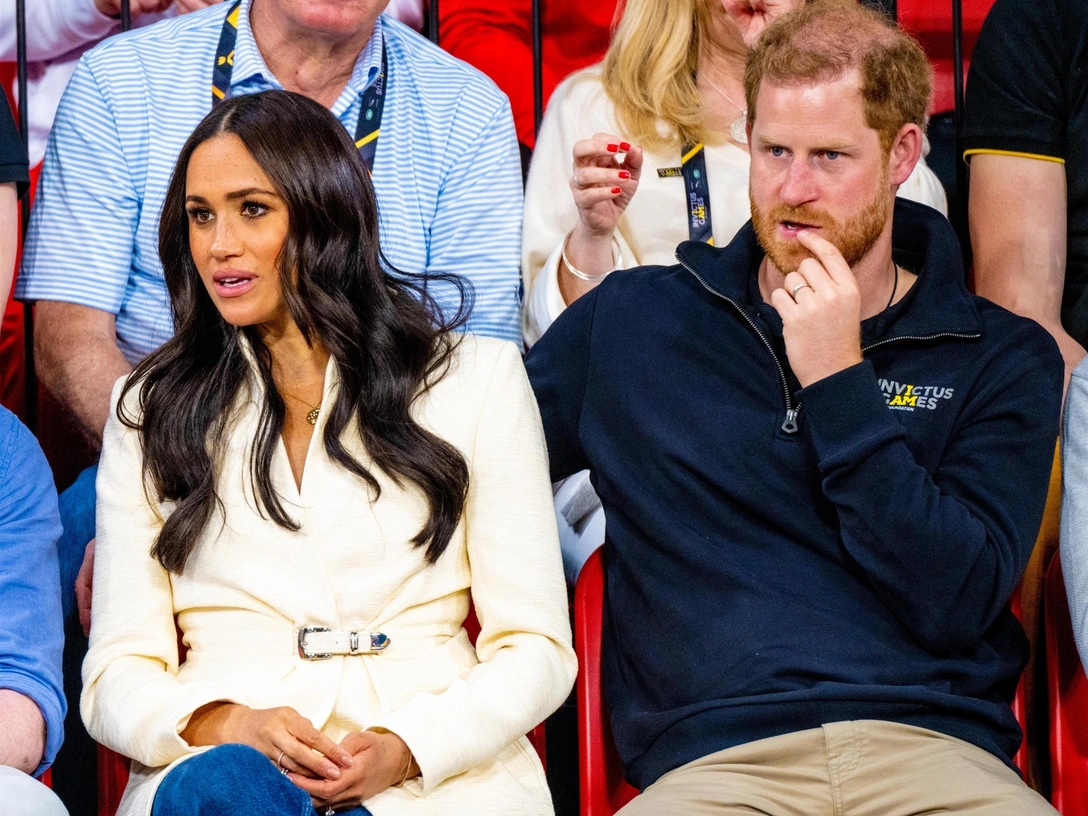 Герцогиня Меган и принц Гарри во второй день Invictus Games в Гааге, 17 апреля 2022 | marieclaire.ru
