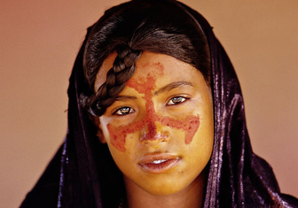 Глиняные косы, синие ногти и губы: как выглядят красавицы туарегов