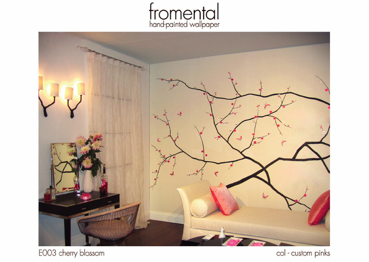 Разрисованные и вышитые вручную обои оптимальны и в качестве панно на одной из стен. Коллекция Cherry Blossom (Fromental)