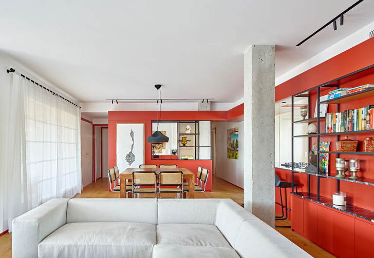 Яркие апартаменты с красными акцентами на Майорке