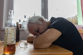 Патологический «пофигизм» и минимум потребностей: психолог назвала 6 признаков деградации личности
