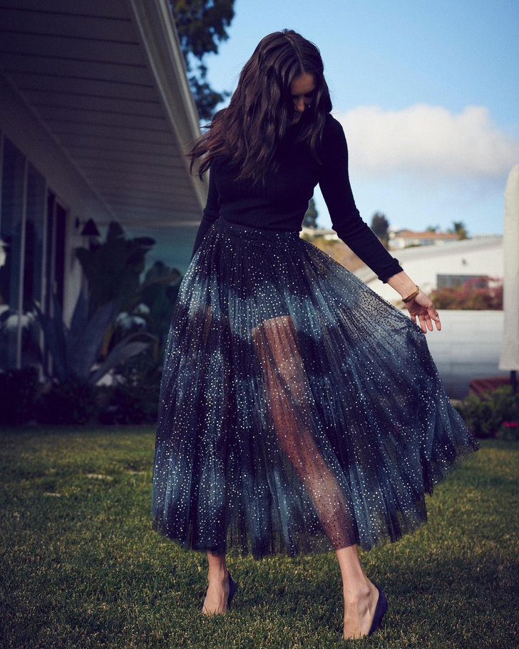 Черное боди + полупрозрачная юбка Dior: праздничный образ Нины Добрев