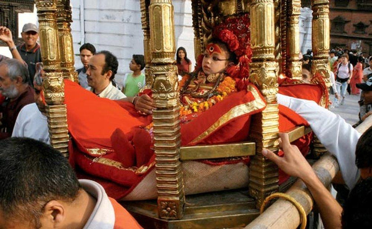 Безупречные красавицы: как в Непале растят настоящих богинь