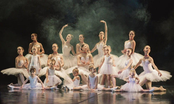 «Все ценности закладываются в детстве»: артистка балета Алена Ледях — о том, как привить ребенку любовь к искусству