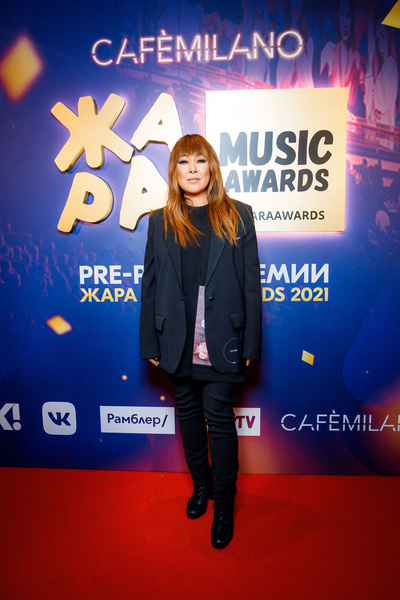 Юлия Барановская, Нюша и Ханна оголили ноги на pre-party премии «ЖАРА Music Awards»