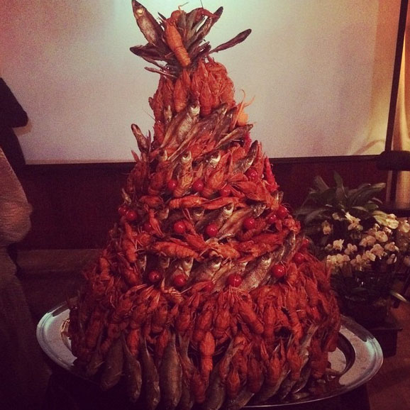 «Чудо торт, сделанный в подарок Диме, это что-то нечто! Спасибо за креатив», - прокомментировала фото Полина Диброва.