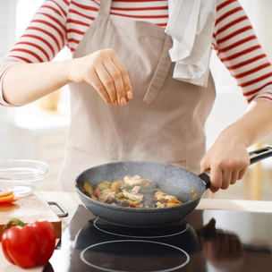 Для очень голодных: 4 сытных и вкусных блюда, которые вы приготовите за 15 минут