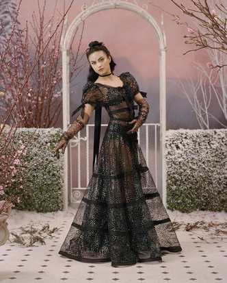 Современная принцесса: Камила Мендес в сказочном платье из полупрозрачной ткани