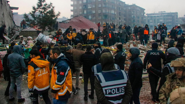 Землетрясение в Турции и Сирии: рассказы очевидцев и мнение кризисного психолога