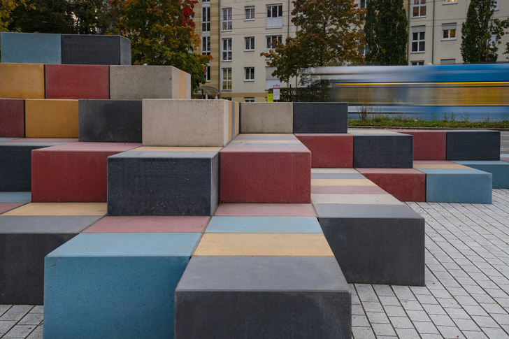 Инсталляция из бетонных кубов в Германии