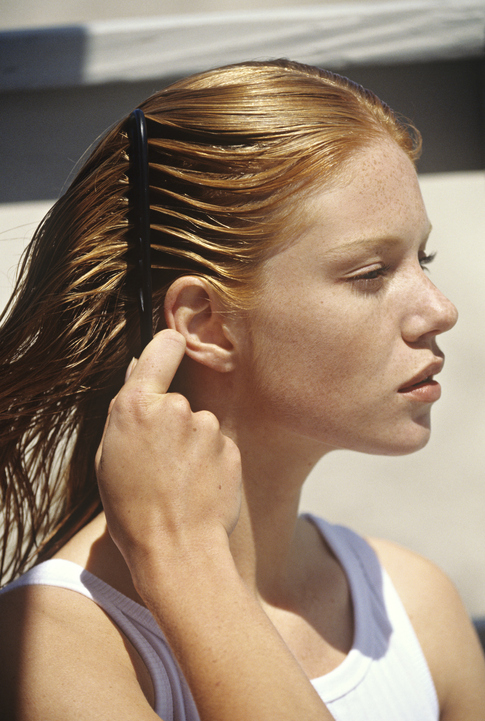 Что происходит с волосами летом и как защитить их от солнца?