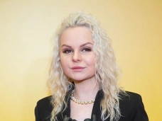 Алиса Вокс: «Мама била меня головой о ступеньки на лестнице, крича, что я тварь и паразитка»