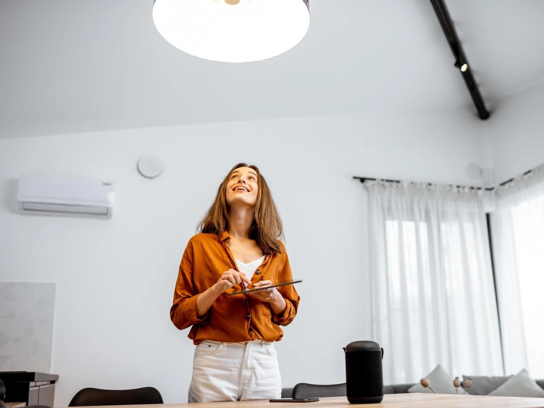 Теплый или холодный: какой свет лампы подходит для дома (и не вредит глазам) | marieclaire.ru