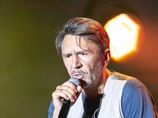Шнуров надел костюм, а Линда открестилась от Фадеева: что происходило на фестивале LiveFest в горах