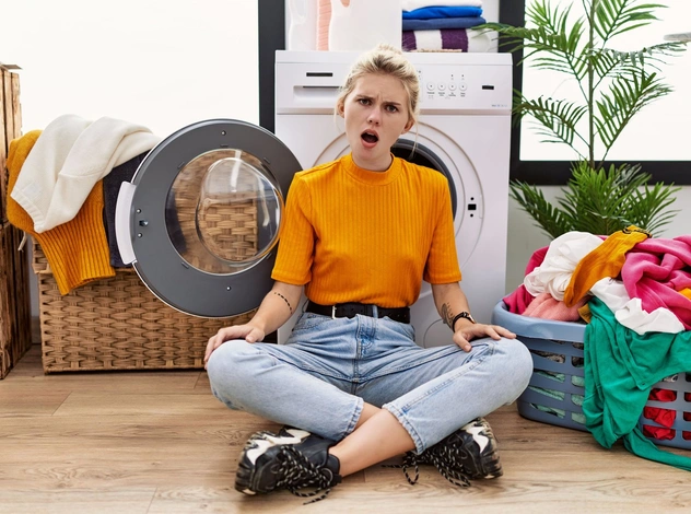 Деньги впустую: 7 ошибок при стирке, которые убивают машинку и вещи — вы делаете это каждый день
