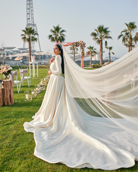 В каких платьях выходят замуж дубайские невесты — роскошь этих нарядов вас шокирует
