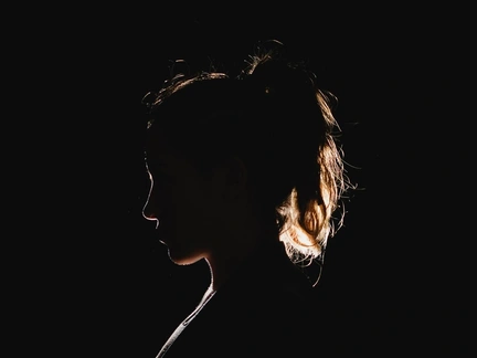 Окровавленное тело порноактрисы нашли в питерском отеле: ее парень выпал с 7 этажа