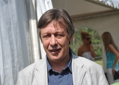 «Я прошу прощения, но мне нет прощения»: Михаил Ефремов принес извинения семье Сергея Захарова