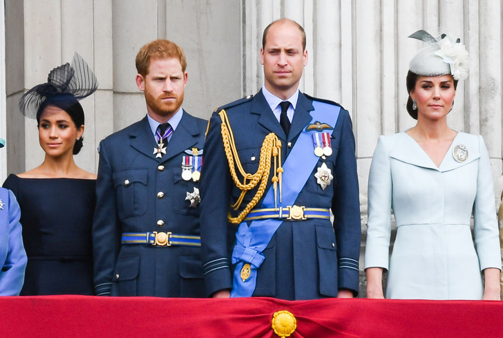<p>Принц Гарри с супругой Меган Маркл и принц Уильям с женой Кейт Миддлтон</p>