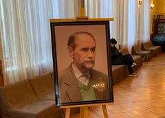 Владимир Соловьев склонил голову над гробом Виктора Коклюшкина