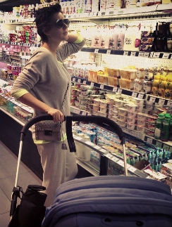 Мария Кожевникова с трудом нашла в магазине нужное молоко