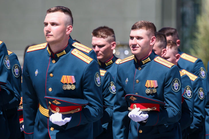 Военнослужащие получили от государства разовую выплату в 15 тысяч рублей