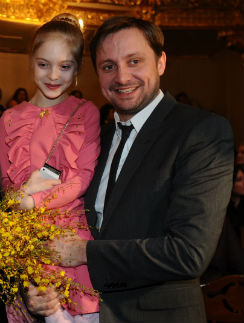 Наташа с папаой Артемом Михалковым