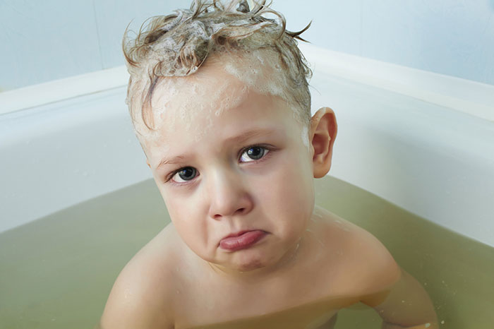 Фото №5 - Как вытащить ребенка из ванной: 5 простых приемов