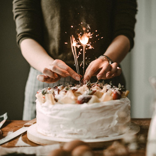 Тест: Выбери торт, а мы посоветуем идеальный маникюр на Новый год 2023